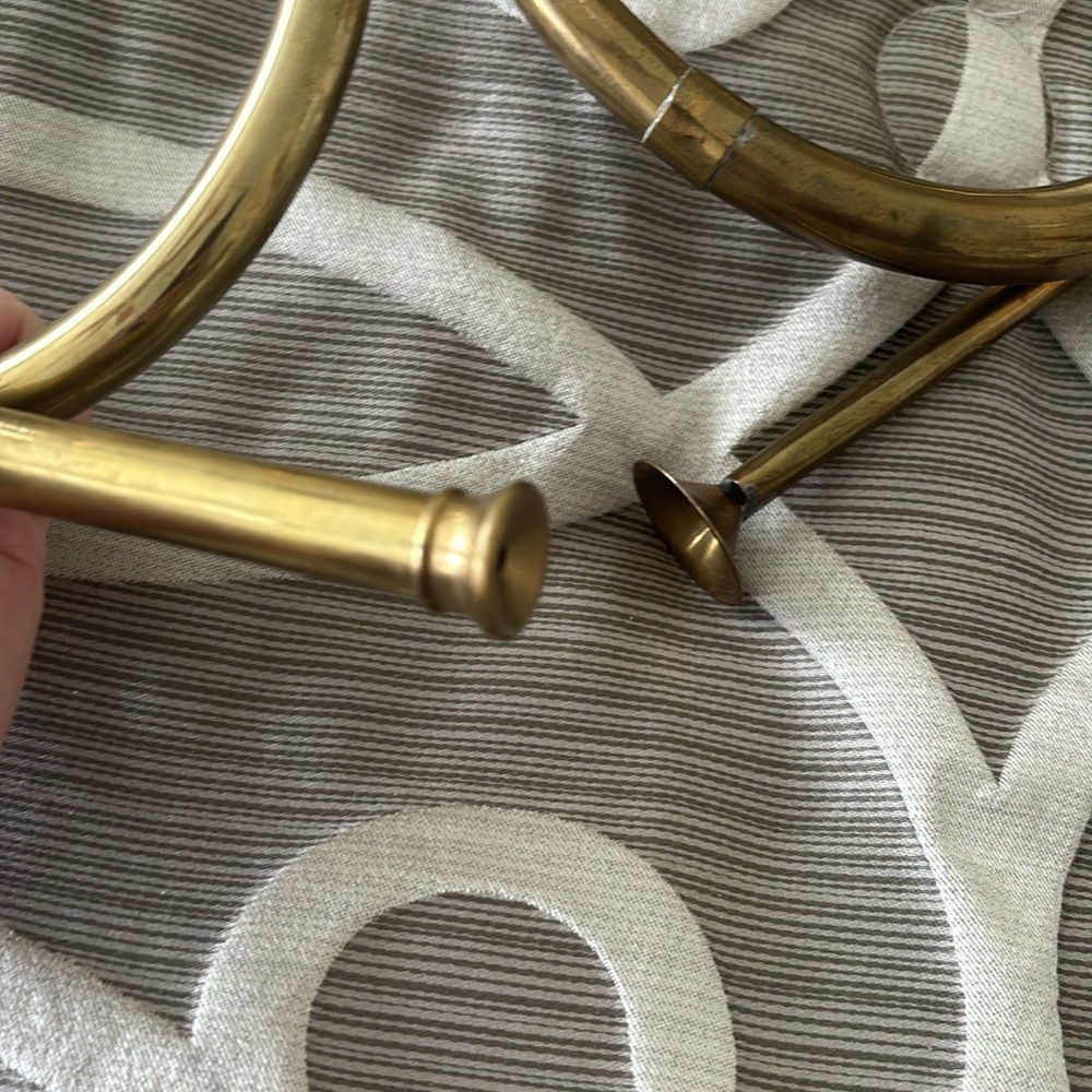 Decorator Bugles set of 2 Brass slightly Different - Picture 3 of 10